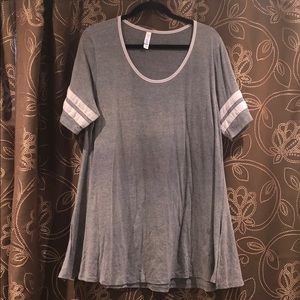 XL LuLaRoe Perfect T